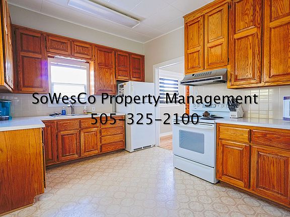 4th image of 1011 N Monterey Ave