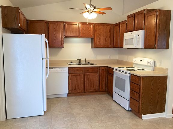 330RH-04-Kitchen_01132015