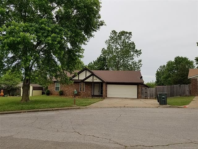 1st image of 1228 S Hickory Pl