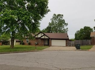 1228 S Hickory Pl, Bristow, OK 74010