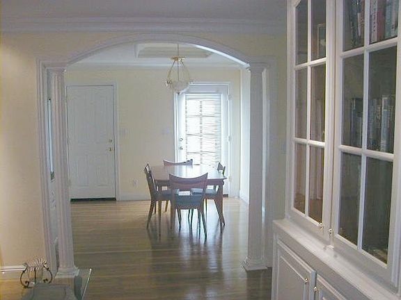 4th image of 2922 Warrington Ave