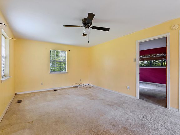 3rd image of 35 Jarman Ln