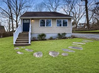 27 Woodlawn Rd, Rocky Point, NY 11778