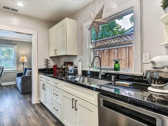 5th image of 409 Leland Ave