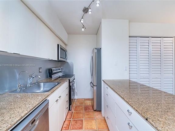 4th image of 3501 Loquat Ave #3501