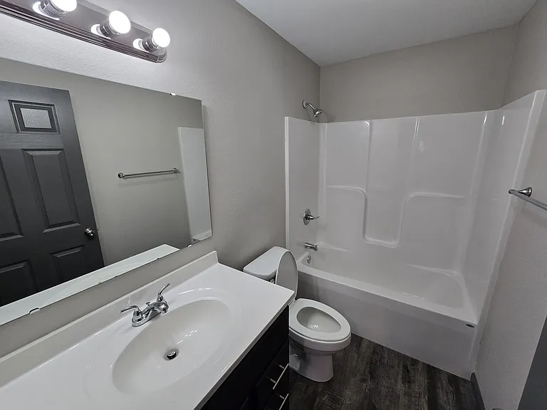 College Village — Photo 6