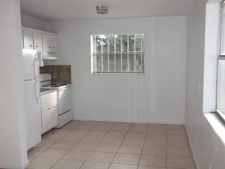 924 NW 29th St — Photo 3