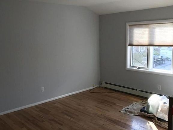 3rd image of 473 Elverton Ave Floor 2