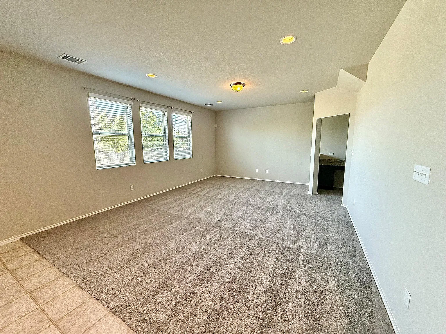 4 bed, 2.5 bath, 2270 sqft, $2,350 — Photo 4