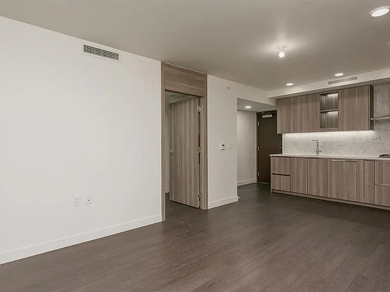 455 SW Marine Dr #707 — Photo 9