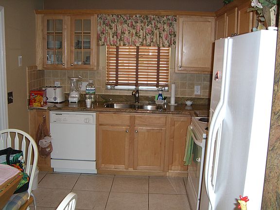 3rd image of 3223 NE 36th St APT 7