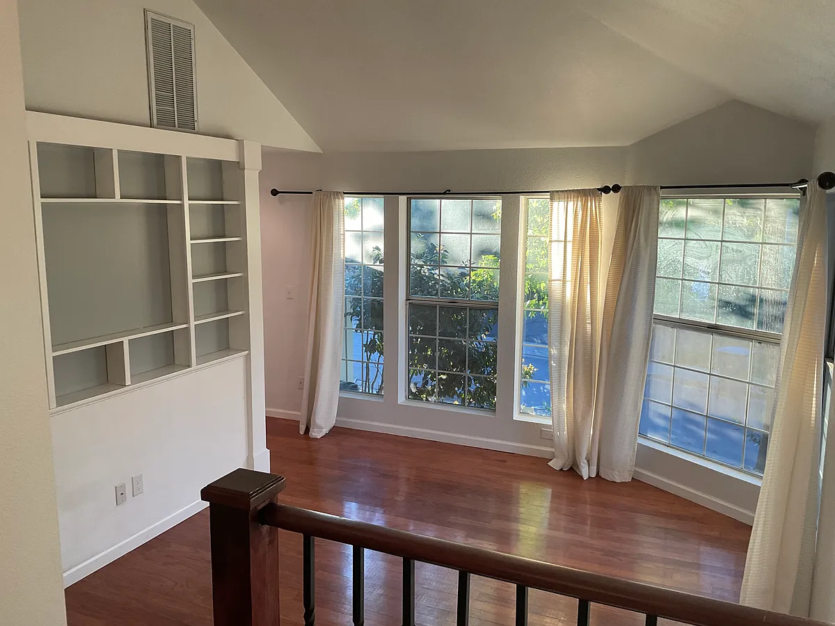Building Photo - 10007 Brentwood Cir