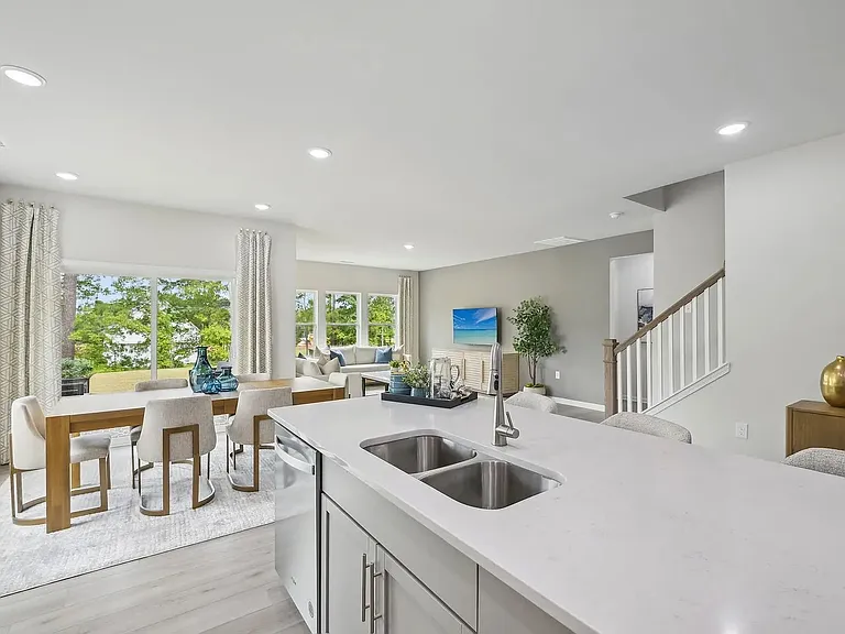 332 Karlov Rd — Photo 4