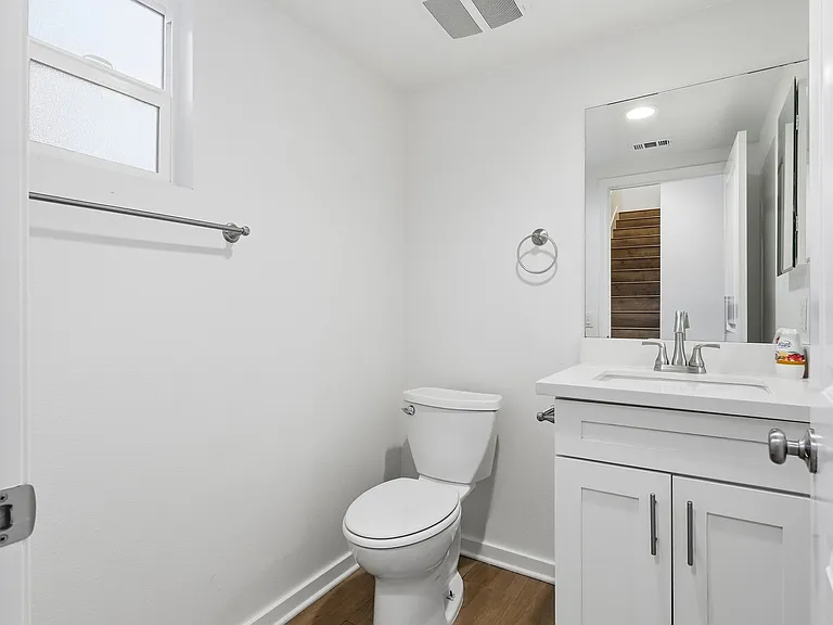 20220 Stagg St — Photo 9