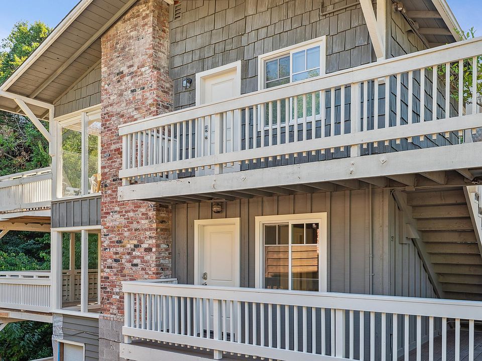 Entry to unit by deck from driveway