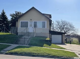 2607 Pershing Blvd, Clinton, IA 52732