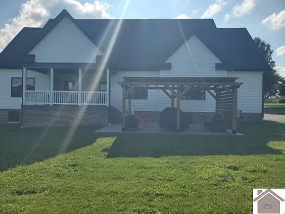 3rd image of 142 Lakeside Dr