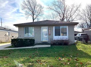22424 Milner St, Saint Clair Shores, MI