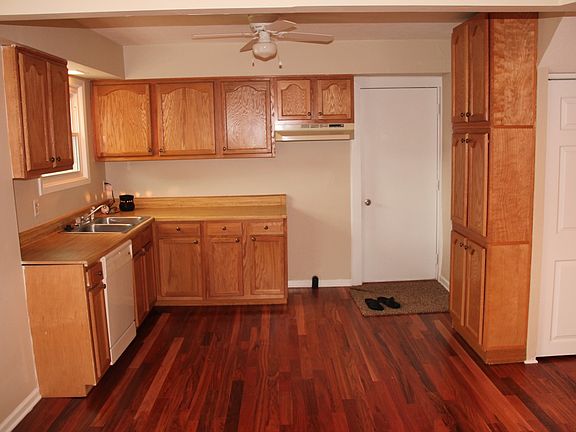 2nd image of 930 E 349th St