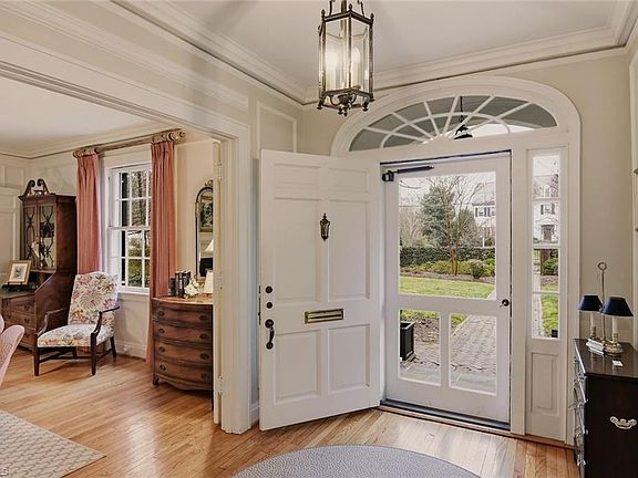 4th image of 2801 Country Club Rd