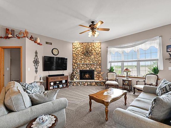 5th image of W125S8568 Country View COURT