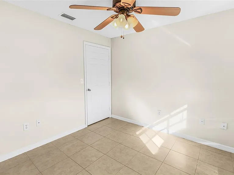 2707 Lakewood Ln — Photo 10