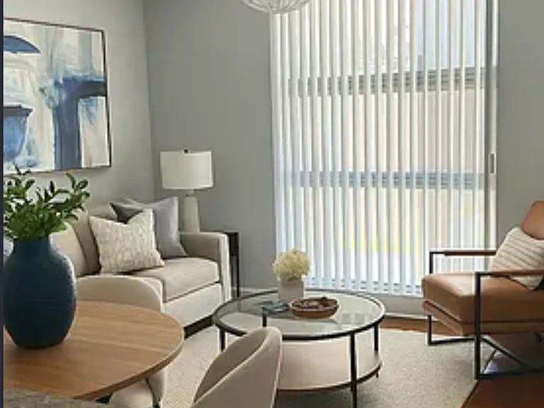 151 E Washington St #609 — Photo 3