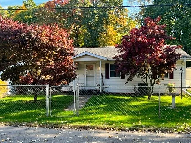 509 Hudson Ave photo 1