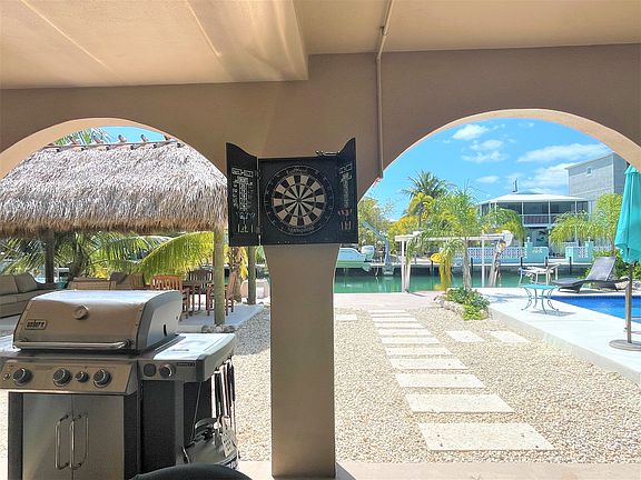 5th image of 828 Caribbean Dr E