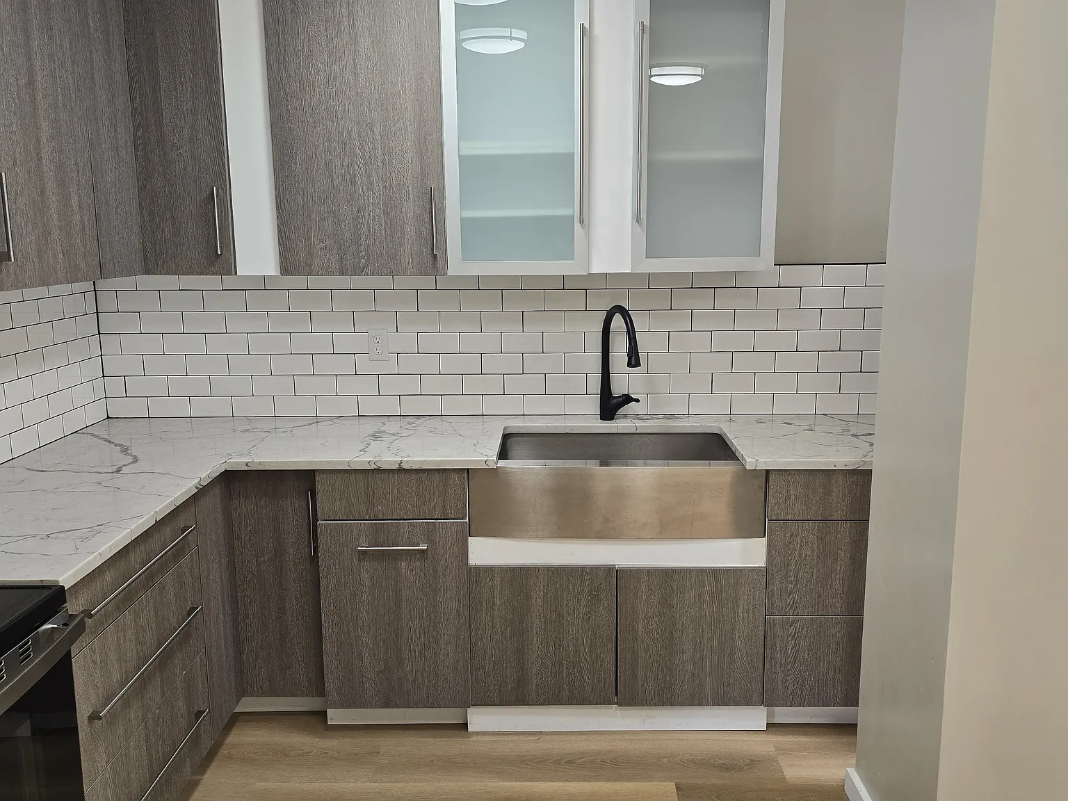 2 bed, 700 sqft, $1,800 — Photo 2