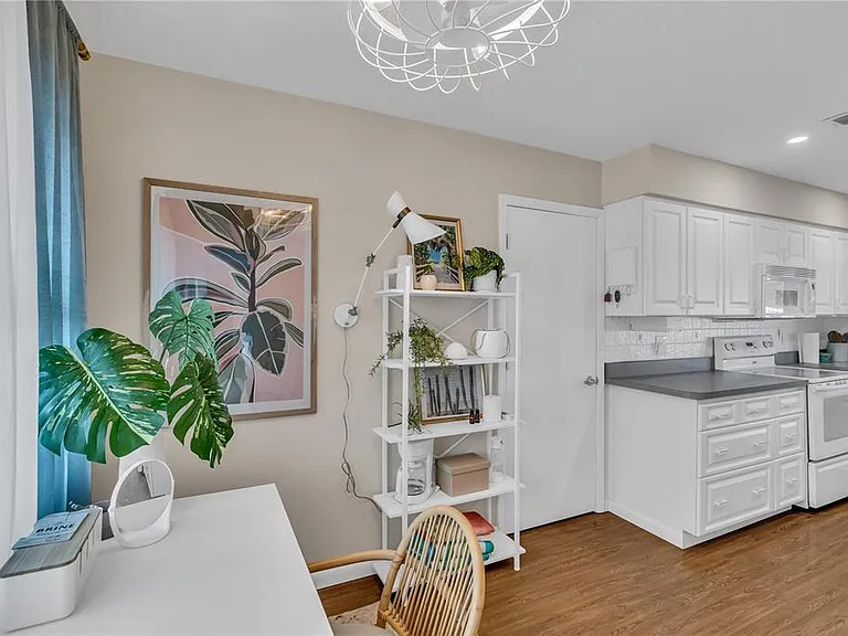 2449 Breakwater Cir — Photo 17