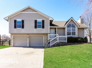 720 Meadow Ln, Raymore, MO 64083