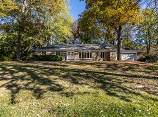 38W646 Ridgewood Ln, Elgin, IL 60124
