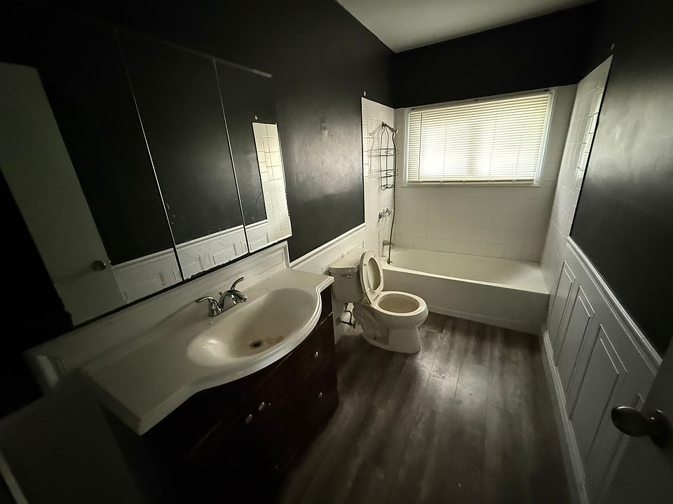 1st image of 74 Melville Ln