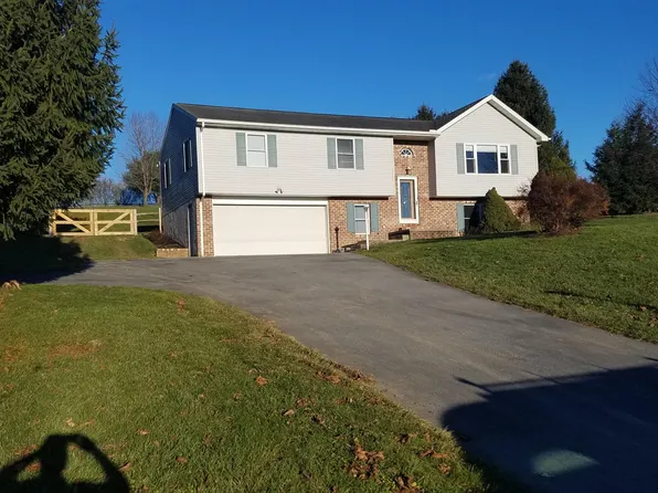 23 Parkside Inn Rd, Bernville, PA 19506