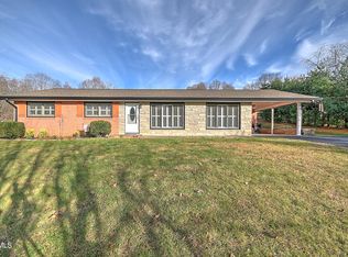 704 Willow Springs Rd, Elizabethton, TN 37643