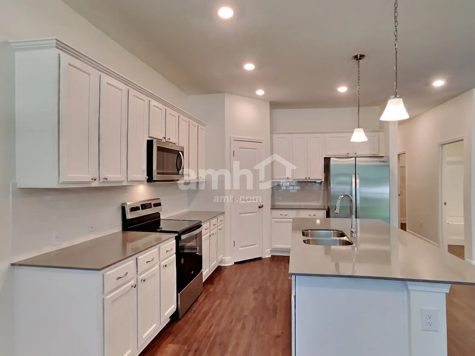 4 bed, 3.0 bath, 2245 sqft, $2,910 — Photo 4