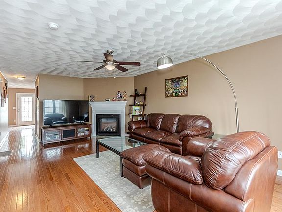 5th image of 153 Cheshire Dr