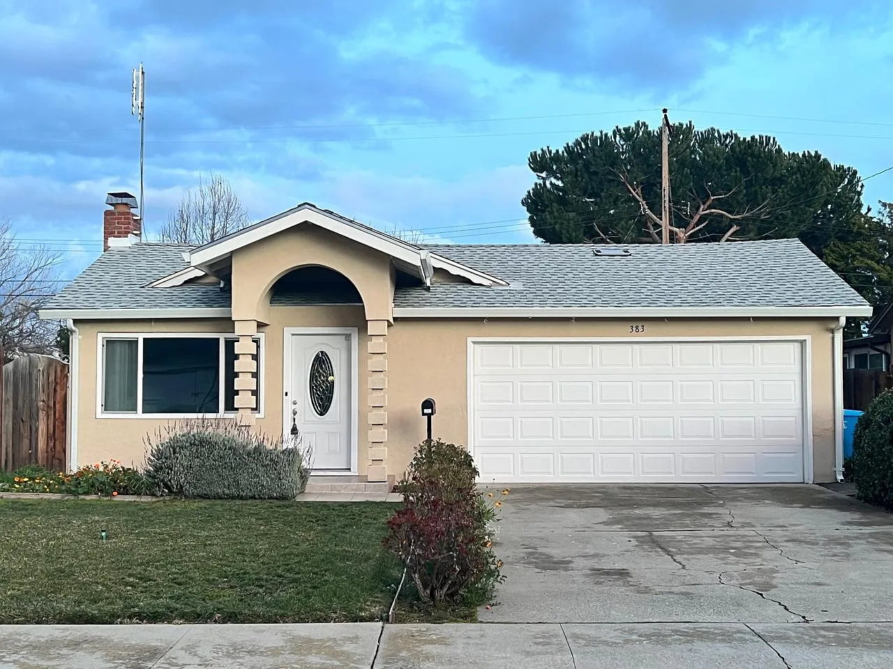 383 Burnett Ave photo 1