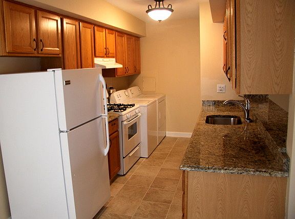 3rd image of 1561 Cornell Pl #1561