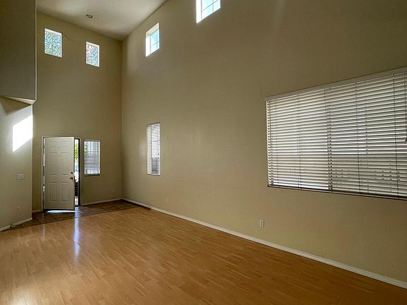 3rd image of 5404 Gateway Dr