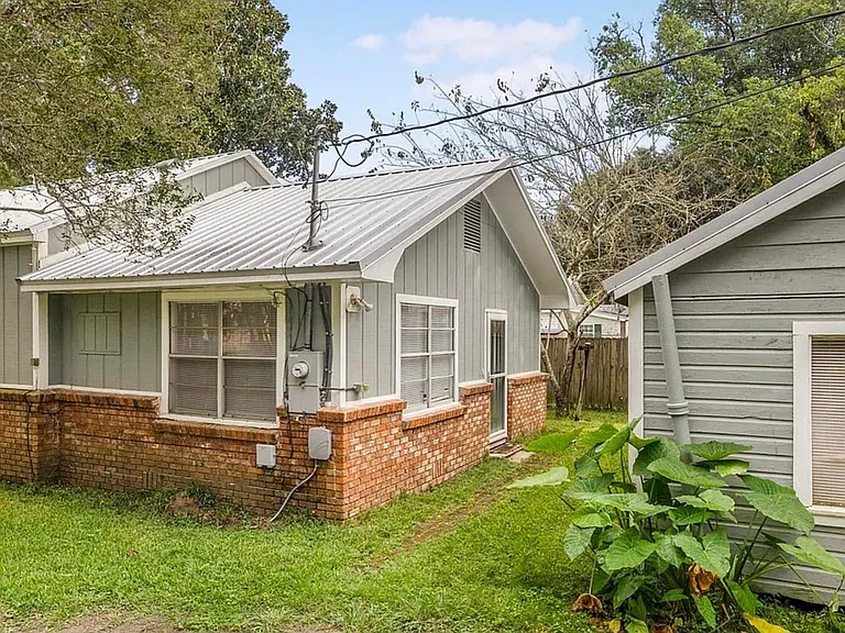 405 N Pine St — Photo 3