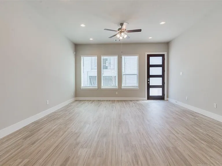 7705 Rainbow Close Ln — Photo 3