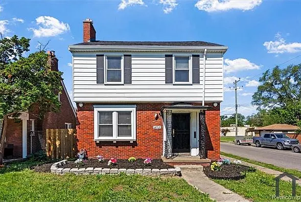 3 bed, 1265 sqft, $1,700 — Photo 1
