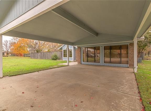 3rd image of 3909 E Chippewa Trl