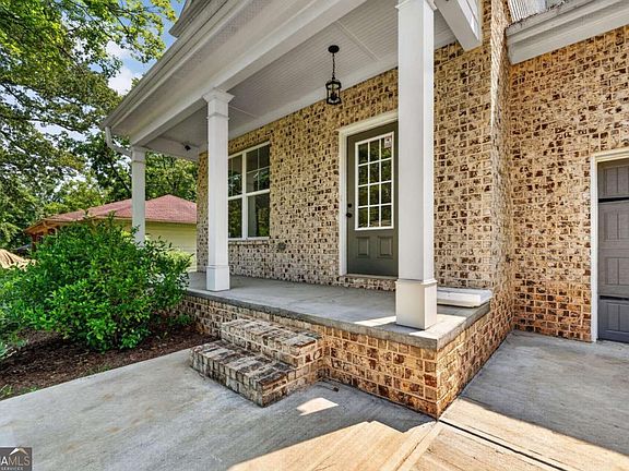 4th image of 2126 Seavey Dr