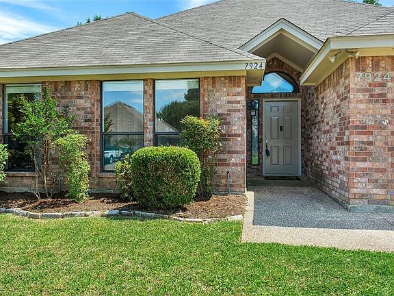 3rd image of 7924 Fox Chase Dr