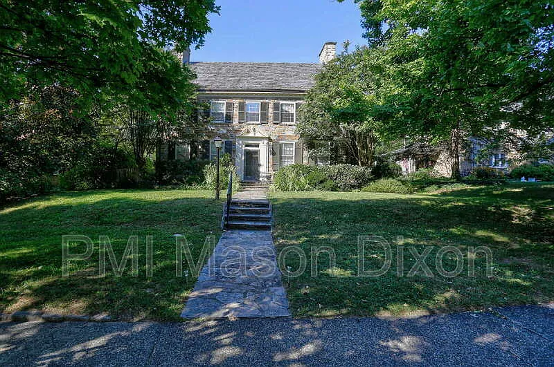5 bed, 4.0 bath, 4085 sqft, $5,500 — Photo 3