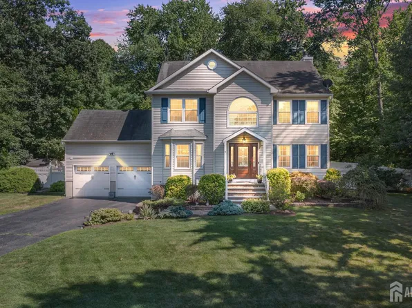 2 Veronica Ct, Old Bridge, NJ 08857