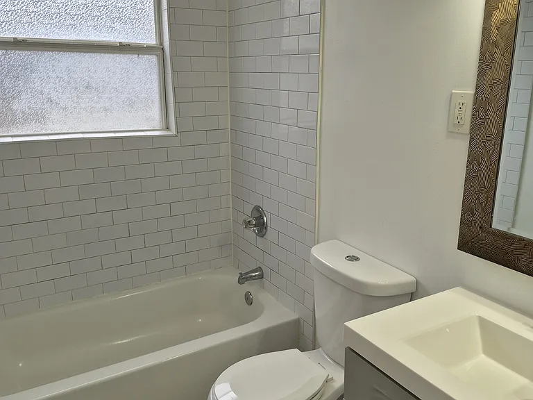 1277 Greenwich St SW #3 — Photo 8